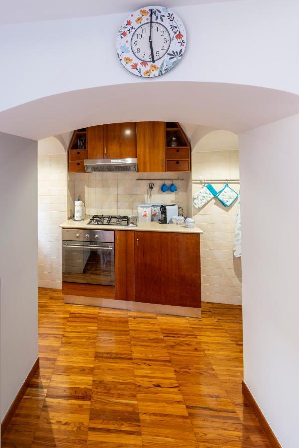 Dimora Nel Palazzo Ducale With Private Parking Apartment Джовинацо Екстериор снимка